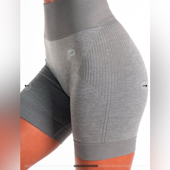 Pursue Fitness Adapt Seamless Shorts in Subtle Grey - Size Medium (M) - Picture 5 of 7
